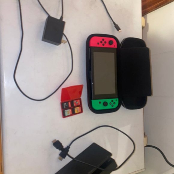 Nintendo Switch - Picture 4 of 7